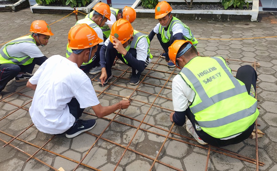 Kegiatan siswa LPK Higlob